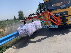 河南省高速公路實(shí)業(yè)開(kāi)發(fā)有限公司-豫西養(yǎng)護(hù)中心與我司共同研發(fā)新型雙護(hù)欄板護(hù)欄清洗機(jī)